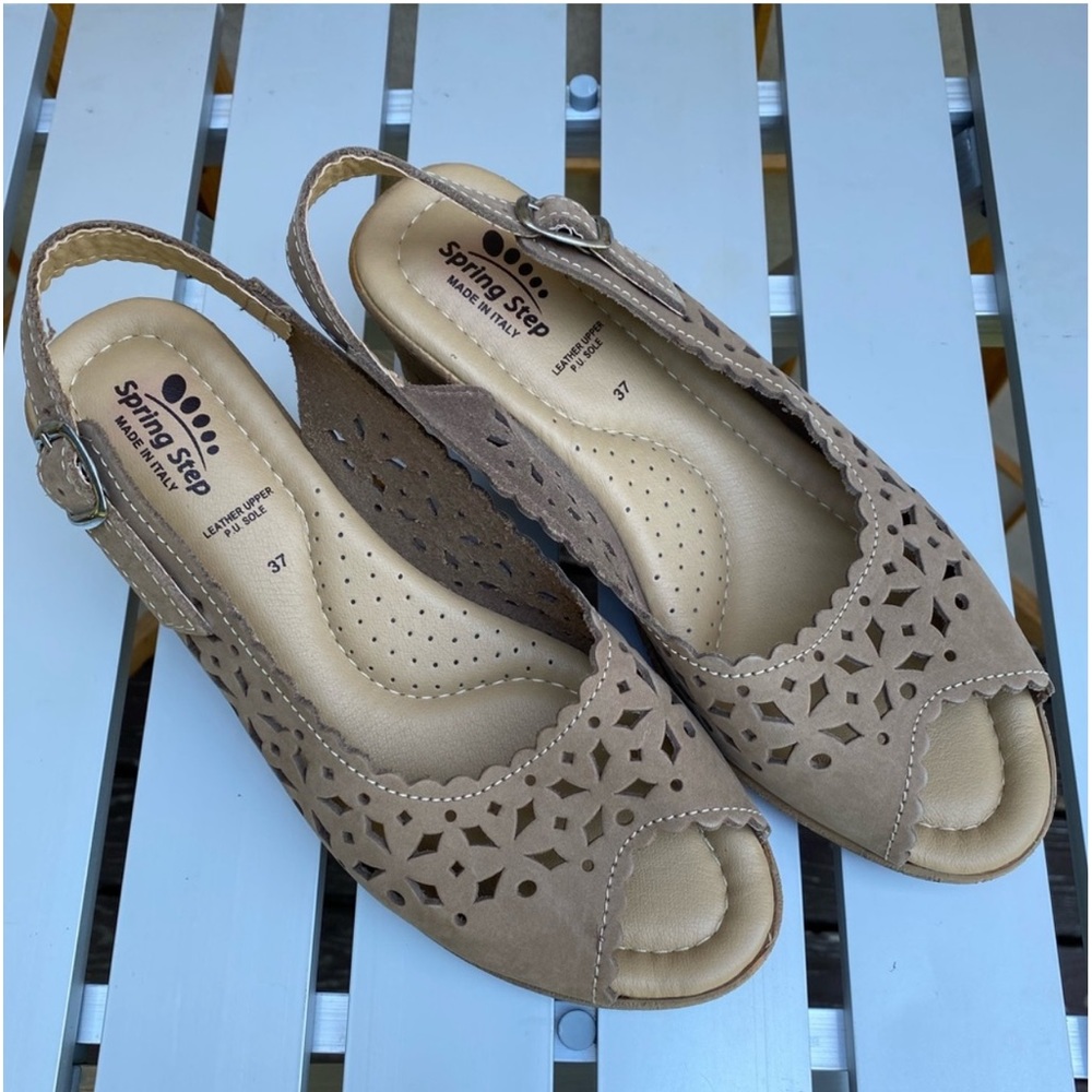 Spring Step Leather Beige Chaya Wedge Sandal SZ Euro 37 (6 1/2 to 7)